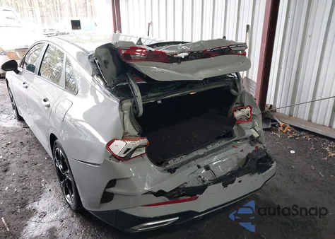 2023 Kia K5 Gt-Line z USA, uszkodzony, nr VIN 5XXG64J25PG180296